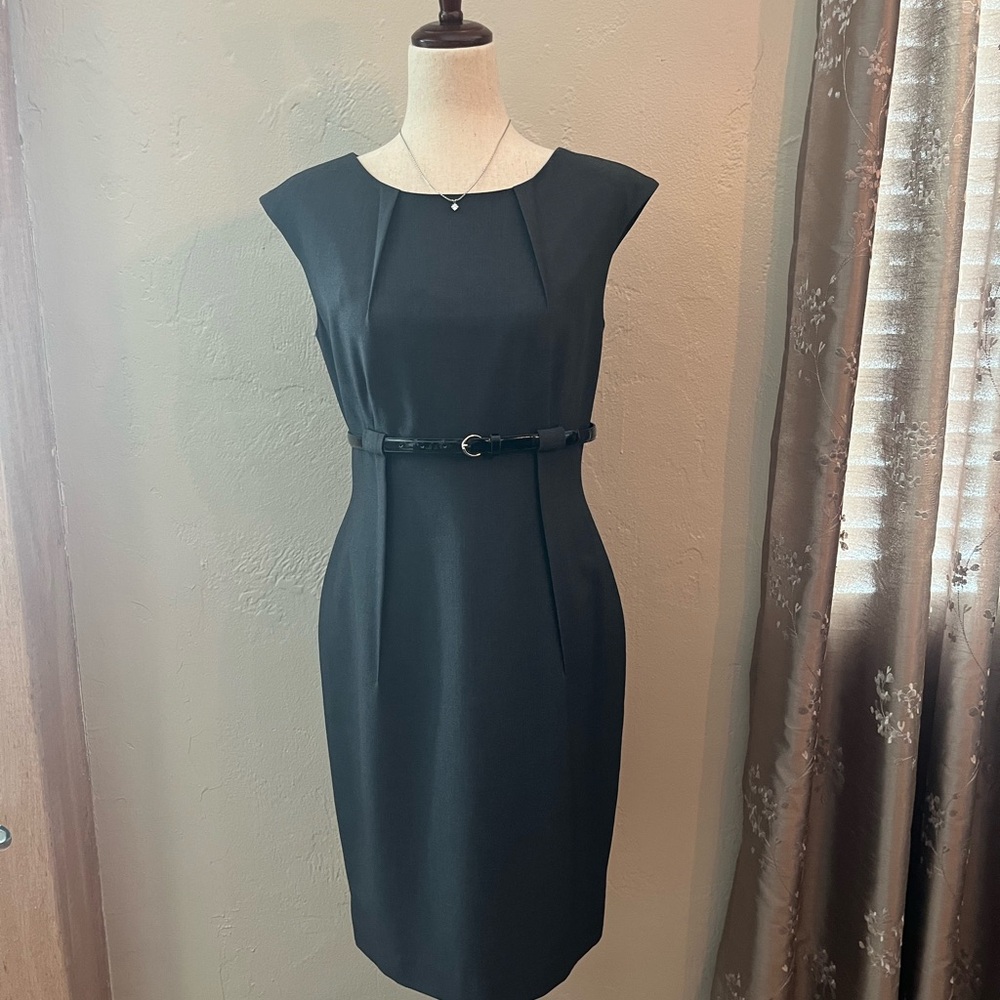 Calvin Klein Size 6 Gray Sheath Dress with Belt